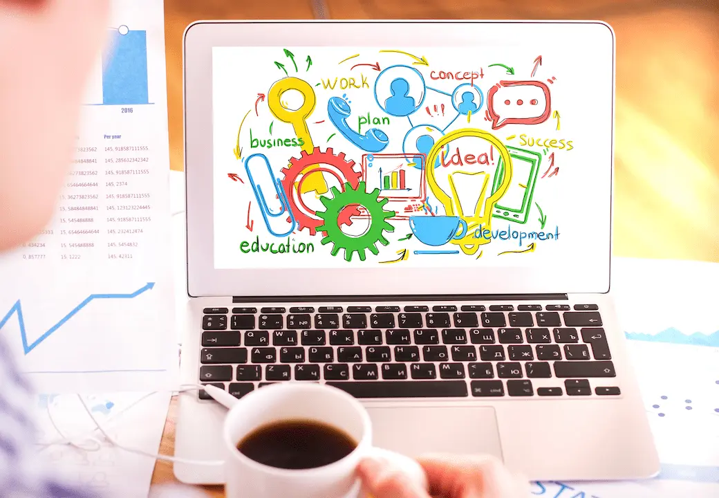 ordenador con dibujos que tienen que ver conocimientos de marketing digital