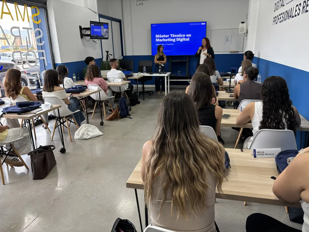 alumnos en clase de seo del master de técnico en marketing digital de windup 