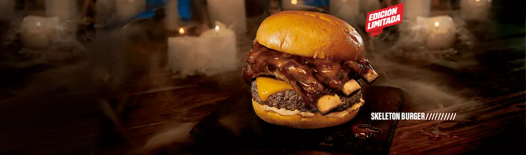 nueva hamburguesa para campaña publicidad halloween para foster’s hollywood